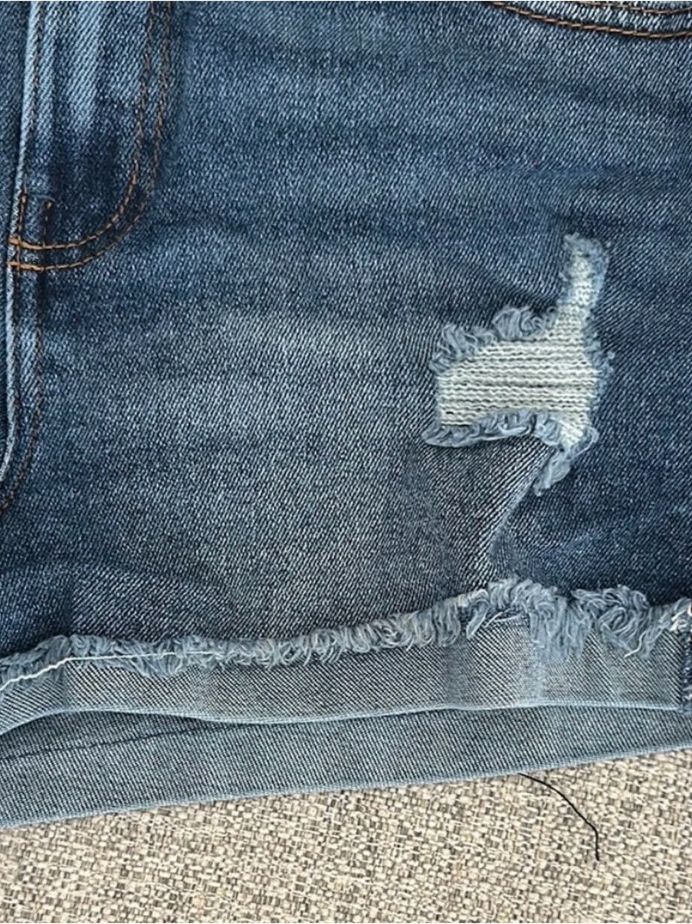 NWOT—Celebrity Pink Frayed Hem Distressed Denim Shorts Size 9/29 - Picture 6 of 10